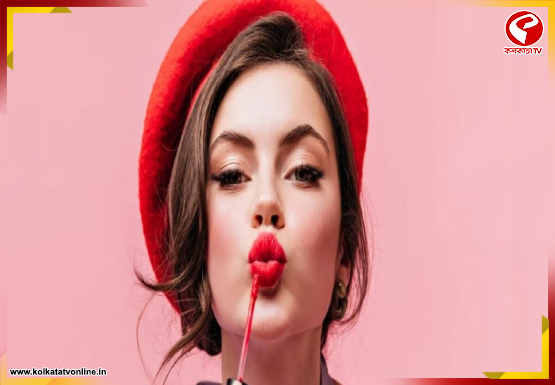 পুজোয় লিপস্টিক লাগানোর আগে যত্ন নিন ঠোঁটের, কীভাবে করবেন?