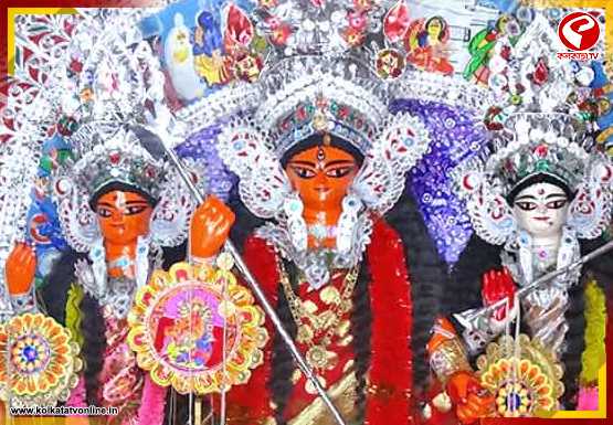 বাঁকুড়ার চৌধুরী বাড়ির দুর্গাপুজো, নিমকাঠের দ্বিভুজা দুর্গার আরাধনায় মাতবে পরিবার