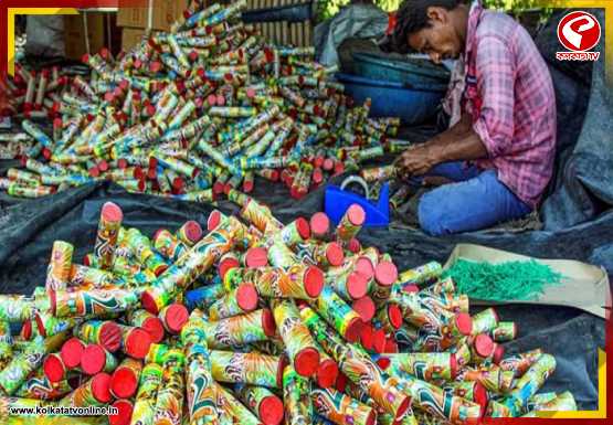 বাজি পোড়ানোর সময় বেঁধে দিল কলকাতা পুলিশ