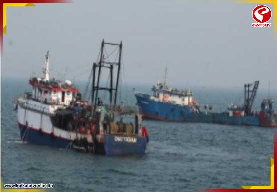 ফের সেনার জালে বাংলাদেশি ট্রলার