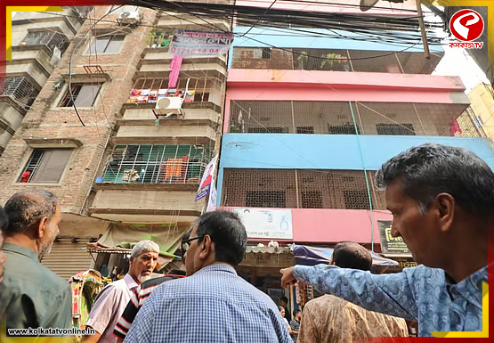 ভূমিকম্পে ধসে পড়ল বহুতলের রেলিং, মৃত ৩ জন, আহত বহু