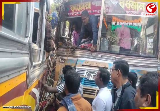 পূর্ব বর্ধমানে দুই বাসের মুখোমুখি সংঘর্ষ,  আহত কমপক্ষে ২২