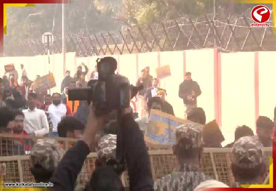 দিল্লিতে বাংলাদেশ হাইকমিশনের সামনে বিক্ষোভে উত্তাল  বিশ্ব হিন্দু পরিষদ