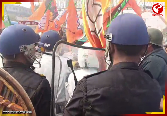 বাংলাদেশ কাণ্ডের প্রতিবাদে হাওড়া ব্রিজে বিজেপির বিক্ষোভ, পুলিশের সঙ্গে ধস্তাধস্তি