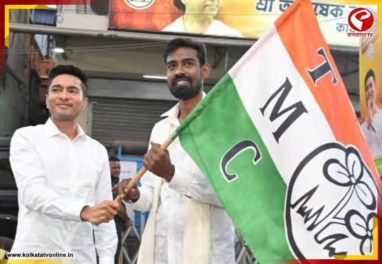 অভিষেকের পাশে প্রতীক উর, ডিপিতে তৃণমূলের পতাকা! ক্যাপশনে কী লিখলেন?