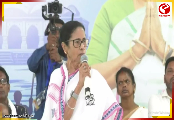 ‘আমাকে মারার চক্রান্ত করছেন নাকি?’ শাহের ‘ব্যান্ডেজ’ কটাক্ষে আশঙ্কা মমতার