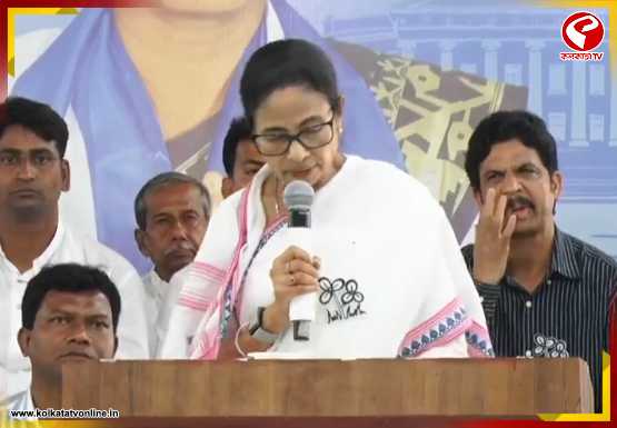 ‘যুবসাথী ভিক্ষা নয়, পকেটমানি!’, বিজেপিকে তোপ মমতার