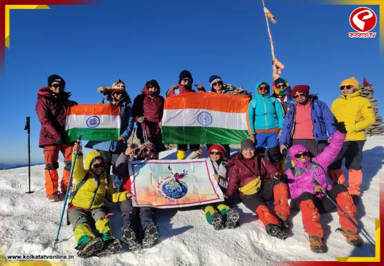 করোনার সময় থমকে গিয়েছিল জীবন, নারী দিবসে দুই বঙ্গতনয়ার ঘুরে দাঁড়ানোর কাহিনি