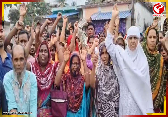 ভোটার তালিকা থেকে পাঁচশোর বেশি নাম বাদ! বসিরহাটের সরূপনগরে অবরোধ- বিক্ষোভ