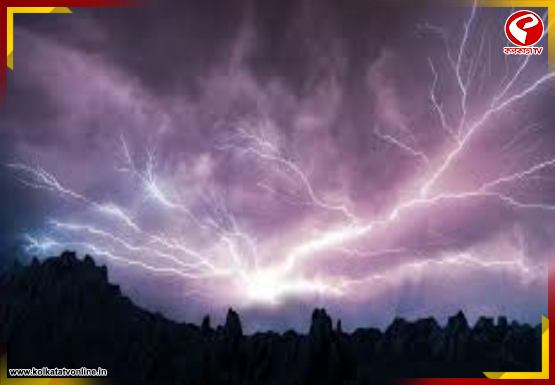 জেলায় জেলায় বজ্রবিদ্যুৎ সহ ঝড় বৃষ্টির পূর্বাভাস, মঙ্গলে জারি হলুদ সতর্কতা