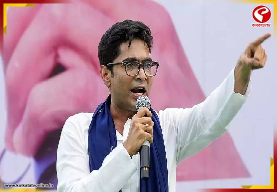 ‘হোটেলের যে রুমে অমিত শাহ থাকেন, সেই ঘরেই জ্ঞানেশ কুমার’, ধরনা মঞ্চ নির্বাচন কমিশনকে একহাত নিলেন অভিষেক