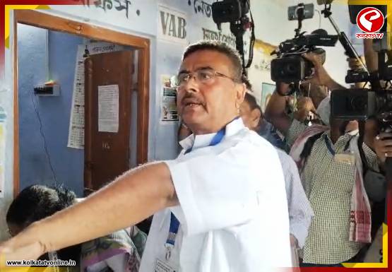 ভোট চলাকালীন গ্রেফতার শুভেন্দুর পোলিং এজেন্ট! ওসি’র অপসারণের দাবিতে সরব বিজেপি প্রার্থী