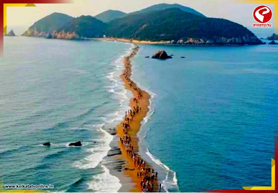 দু’ভাগে ভাগ হয়ে যায় সমুদ্র, খুলে যায় রহস্যময় রাস্তা! কোথায় রয়েছে এই ‘অলৌকিক’ জায়গা? জেনে নিন