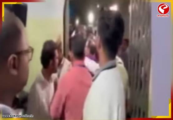 শাখাওয়াত মেমোরিয়াল স্কুলে মমতা বন্দ্যোপাধ্যায়