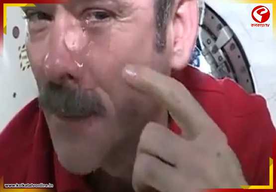 মহাকাশে কান্না ‘ঝরে’ না! চোখেই জমে জল, ভাইরাল ভিডিয়োয় দেখালেন মহাকাশচারী