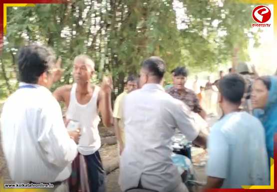 ময়নায় ভোটের দিনে তুমুল বিক্ষোভ! তৃণমূল প্রার্থীকে ঘিরে ‘চোর’ স্লোগান