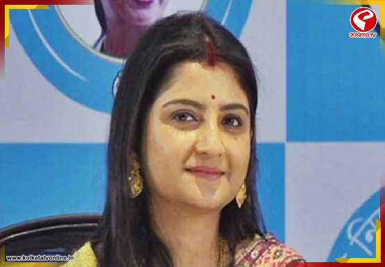 গানেই ভোটের হাওয়া! অদিতির সুরেলা প্রচারে রাজারহাটে জমছে লড়াই