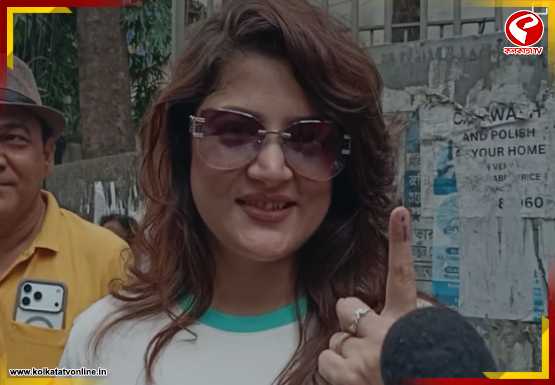 বেহালায় ভোট দিলেন শ্রাবন্তী