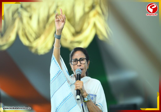 ‘এবারের ভোট, বাংলার মানুষের অধিকার রক্ষার লড়াই,’ চৌরঙ্গী থেকে বিজেপি ও কমিশনকে নিশানা মমতার