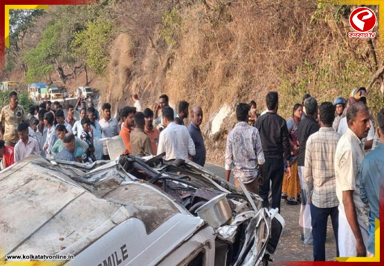 বেড়াতে বেরিয়ে আর ফেরা হল না, গাড়ি খাদে, মৃত্যু ৯ পর্যটকের