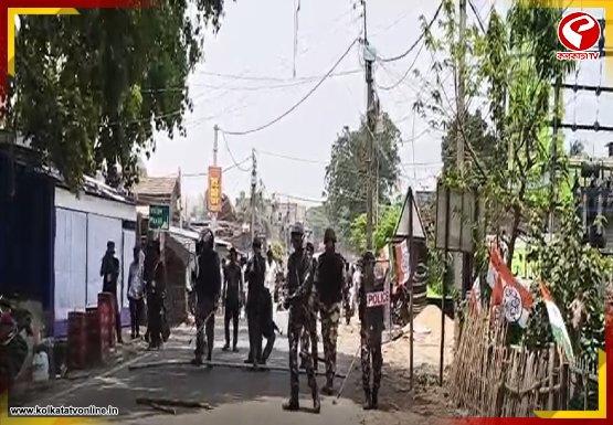 বুথে দলের এজেন্ট তৃণমূল পঞ্চায়েত প্রধানকে বুথ থেকে বের করে দেওয়া নিয়ে উত্তেজনা
