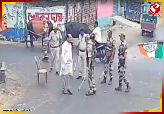 লাঠি উঁচিয়ে কাউন্সিলরকে তাড়া করল বাহিনী