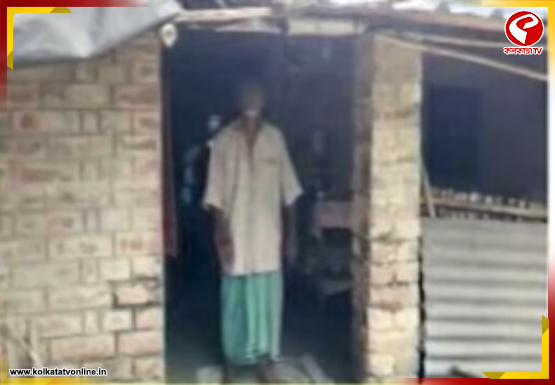 দ্বিতীয় দফায় পোশাক বিভ্রাট! ভোটারকে প্যান্ট পরে আসতে বলল কেন্দ্রীয় বাহিনী