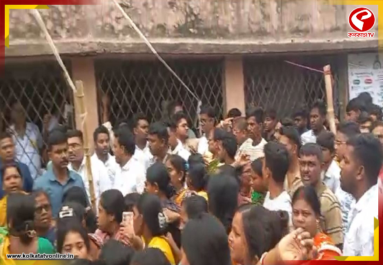 ক্যানিংয়ে বুথে ঢুকে তৃণমূলের বুথ এজেন্টকে বিবস্ত্র করে মারধর কেন্দ্রীয় বাহিনীর, চাঞ্চল্য  