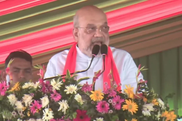 বোলপুরের মাটিতে ‘রবীন্দ্রসঙ্গীত’ বলতে গিয়ে হোঁচট খেয়ে ‘রবিশঙ্কর’ বললেন শাহ