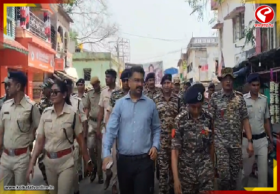 কেন্দ্রীয় বাহিনীকে নিয়ে কেশপুরে রুটমার্চ পুলিশ সুপার ও জেলা শাসকের