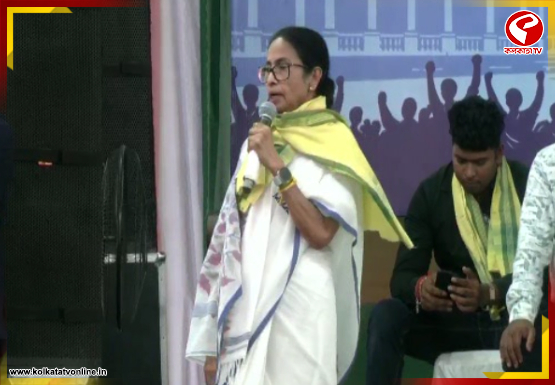 ‘দয়া করে মিথ্যা কথা কম বলুন’, মোদিকে বিঁধে বললেন মমতা
