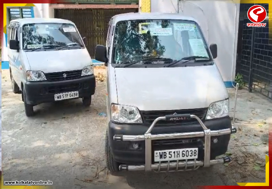 তেহট্টে ইভিএম ভর্তি গাড়ি ঘিরে চাঞ্চল্য, বিক্ষোভ গ্রামবাসীদের