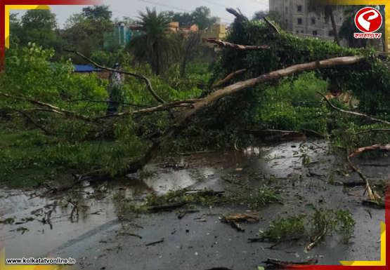 ঘূর্ণিঝড়ে লন্ডভন্ড সন্দেশখালির একাধিক এলাকা, ক্ষতিগ্রস্ত ঘরবাড়ি