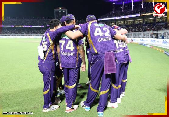 IPL-এর মাঝেই বড় ধাক্কা KKR-এ! সুযোগ না পেয়ে দেশে ফিরে গেলেন বিদেশি ওপেনার