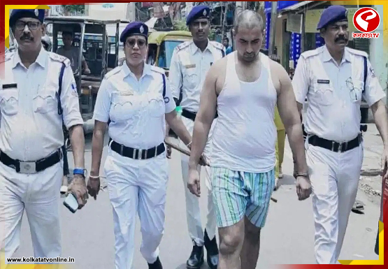 মাথা কামিয়ে হাফ প্যান্ট-স্যান্ডো গেঞ্জি পরিয়ে হাওড়ার ‘ডন’কে রাস্তায় ঘোরাল পুলিশ