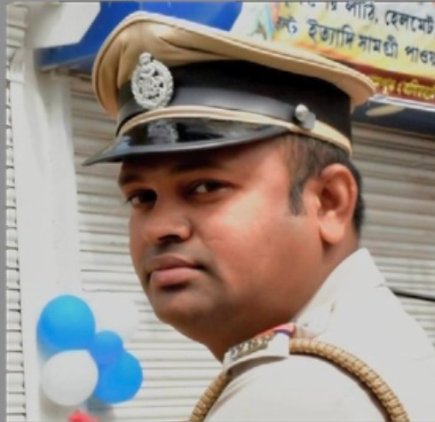 সংঘর্ষ রুখতে গিয়ে গুলিবিদ্ধ ন্যাজাট থানার ওসি