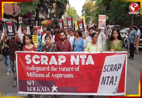 NEET-UG বাতিলের প্রতিবাদে কলকাতায় SFI মিছিল