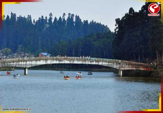 কাশ্মীর না গিয়েও শিকারায় ভ্রমণ! এবার মিরিকেই মিলবে ‘ডাল লেক’-এর স্বাদ