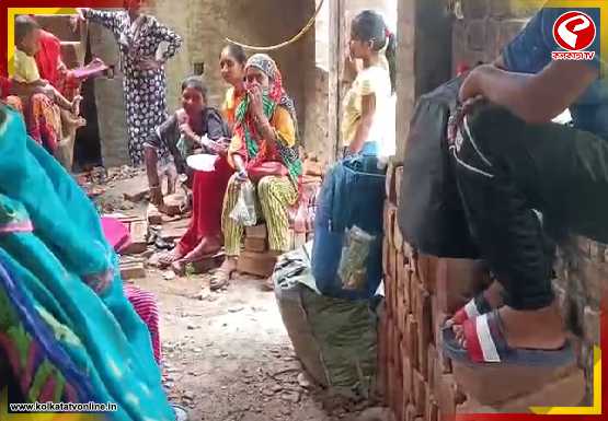 হাকিমপুর সীমান্তে আজও ভিড় বাংলাদেশিদের, ১০০ জনকে BGB’র হাতে তুলে দিল BSF