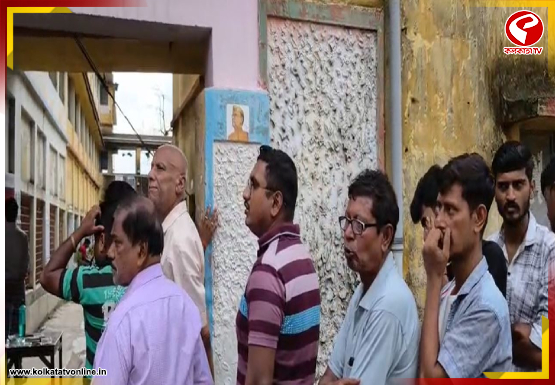 ডায়মন্ড হারবারে ভোট শুরু হতেই ইভিএম বিকল, ভোট না দিয়েই বাড়ির পথে ভোটাররা