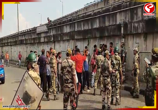 দুর্গাপুরের তৃণমূলের দলীয় কার্যালয়ে হামলা, ব্যাপক উত্তেজনা