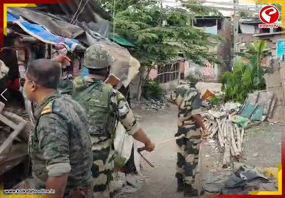ক্যানিংয়ে দলবদলের পর তাণ্ডব! পুলিশের গাড়ি ভাঙচুর, আটক প্রাক্তন তৃণমূল নেত্রী