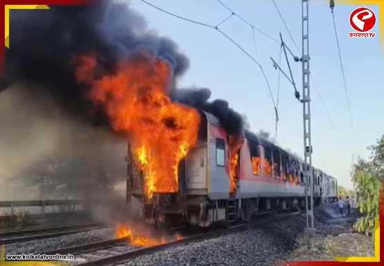 চলন্ত রাজধানীতে ভয়াবহ আগুন!