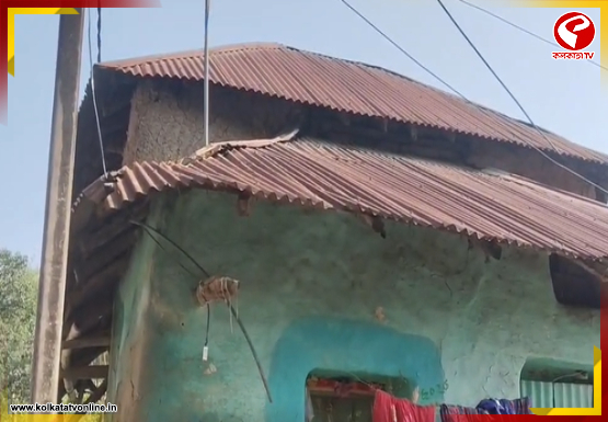 প্রবল বৃষ্টির মধ্যে মর্মান্তিক দুর্ঘটনা ঝাড়গ্রামে