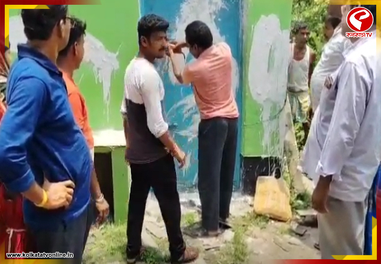 তৃণমূল কার্যালয় থেকে স্কুল ড্রেস, জব কার্ড উদ্ধার! চাঞ্চল্য ঘাটালে