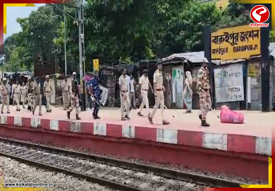 বারুইপুর স্টেশন চত্বরে হকার উচ্ছেদ অভিযান, এলাকায় উত্তেজনা