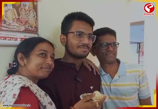 মাধ্যমিকে তৃতীয় বাঁকুড়ার মৈনাক মণ্ডল