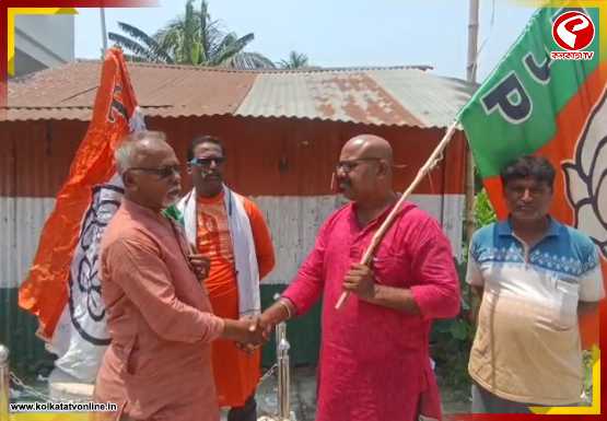 কালনায় ‘দখল হওয়া’ তৃণমূল পার্টি অফিস ফিরিয়ে দিল বিজেপি কর্মীরা