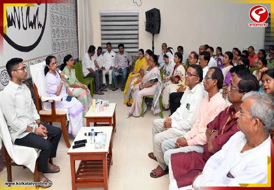 কালীঘাটে বৈঠকে মমতা