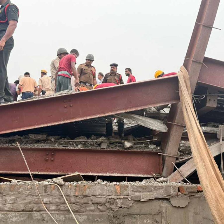 যুদ্ধকালীন তৎপরতা চলছে উদ্ধারকাজ, ড্রোনের মাধ্যমে দেখা হচ্ছে পুরোটা